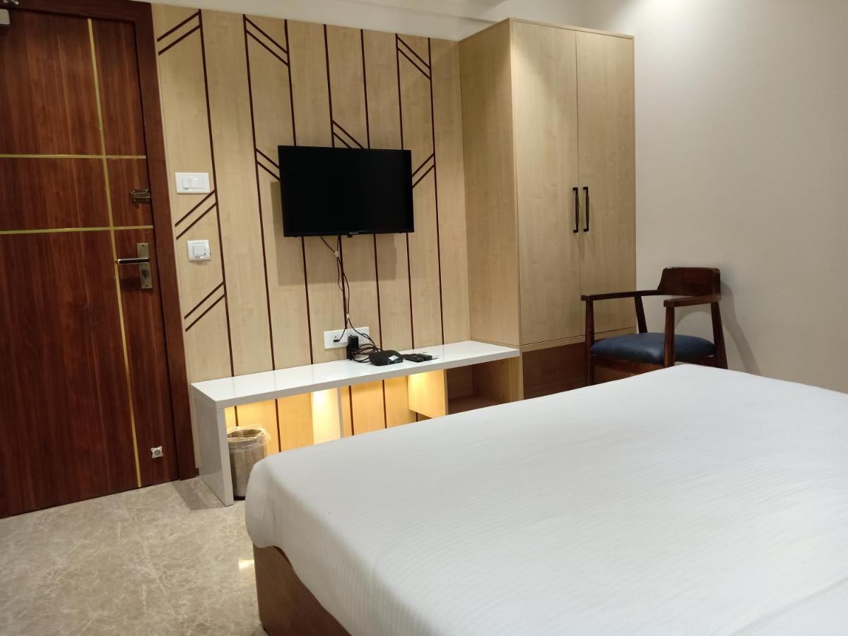 Hotel Suvarnam Residency Ahmednagar Oda fotoğraf